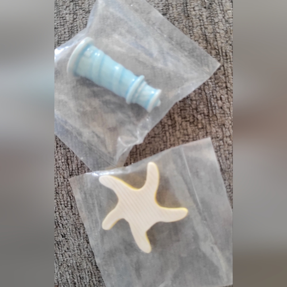 Wade's Whimsies lighthouse and starfish